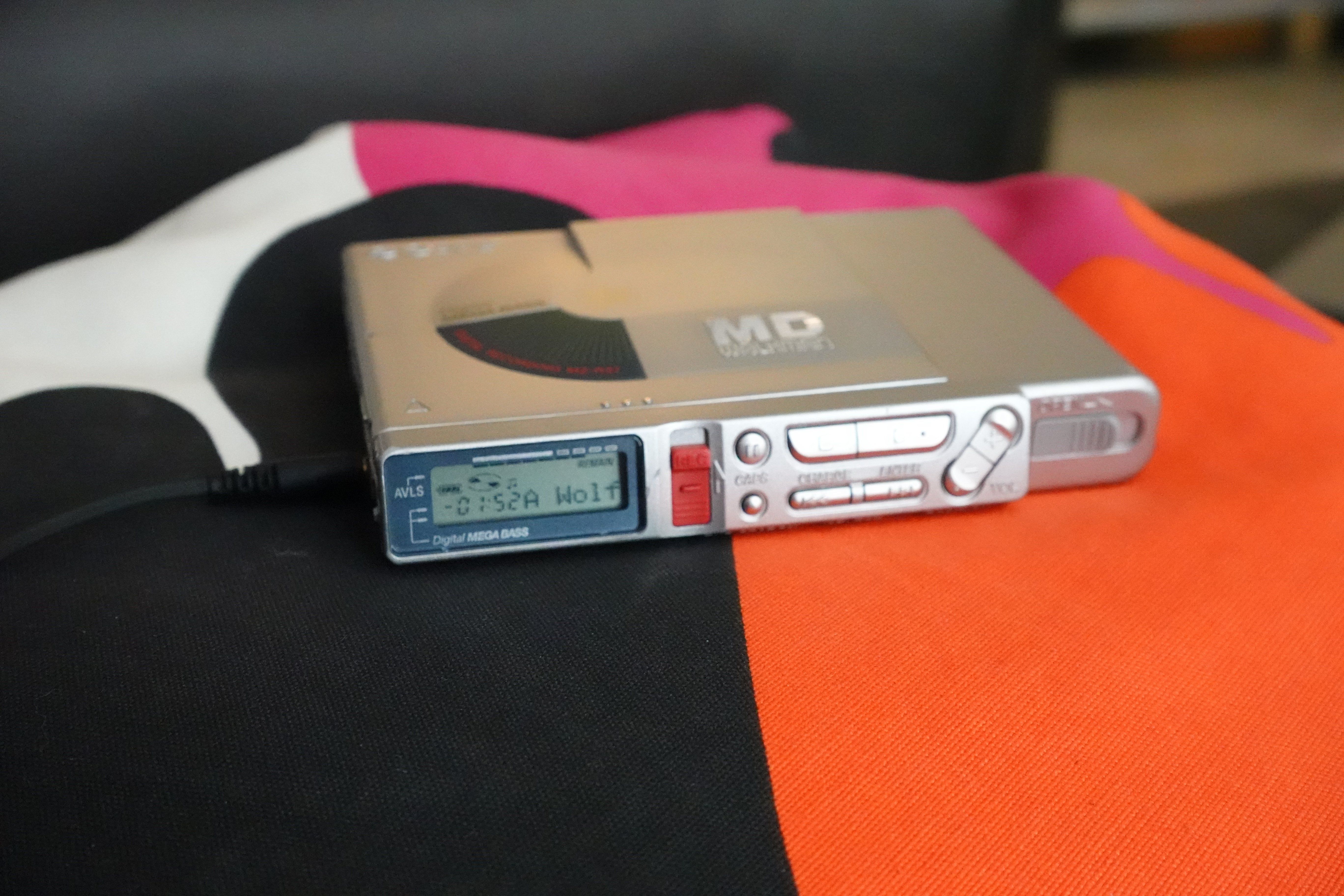 My Sony MZ-R37 as seen from the front